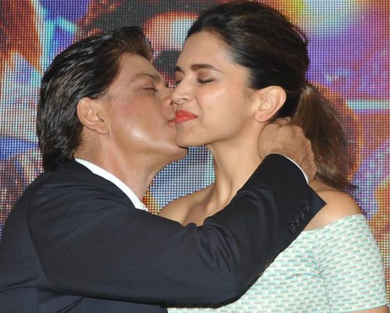 SRK Deepika Padukone kiss (3)
