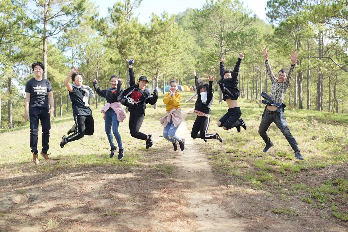Group photo of people jumping